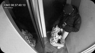 Concealed camera - wifey blown the postman while hubby into