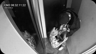 Concealed camera - wifey blown the postman while hubby into