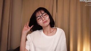 HAWA-305 Deriheru Hitodzuma (Sumire-san 30 years old) to Daigakusei