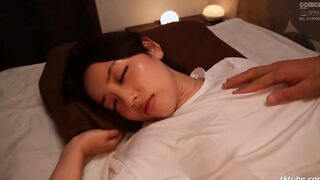 HAWA-311 Deriheru Hitodzuma (Misaki-san 30 year old) to Daigakusei