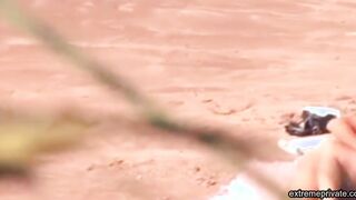 My aunt's orgasm on the beach (holiday video)