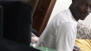Loirinha gostosa do rabão fudendo com dois negão dotado