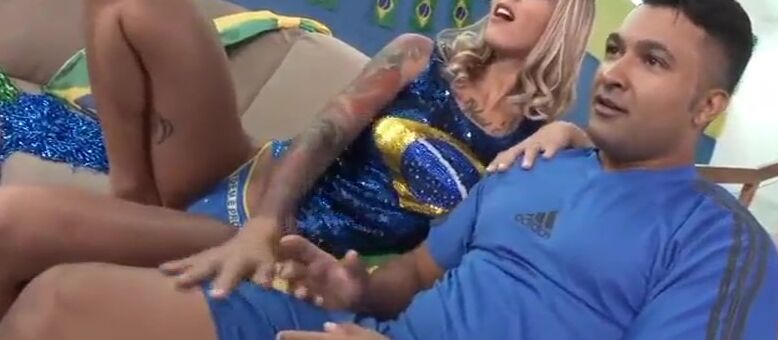 Loirinha gostosa do rabão fudendo com o negão dotado