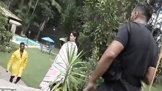 Mulata gostosa do rabão fudendo com dois