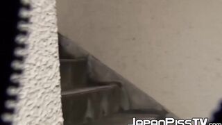 Mesmerizing Japanese girl peeing quickly outside during day