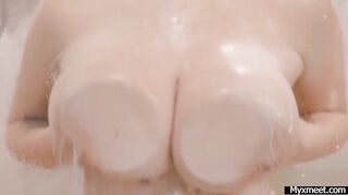 Abigaiil Morris Is a Curvy Cum Lover