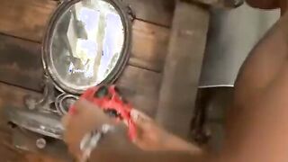 Loirinha gostosa do rabão fudendo com o negão dotado