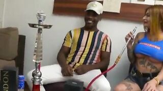 Loirinha gostosa do rabão fudendo com o negão dotado