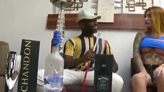 Loirinha gostosa do rabão fudendo com o negão dotado