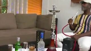 Loirinha gostosa do rabão fudendo com o negão dotado