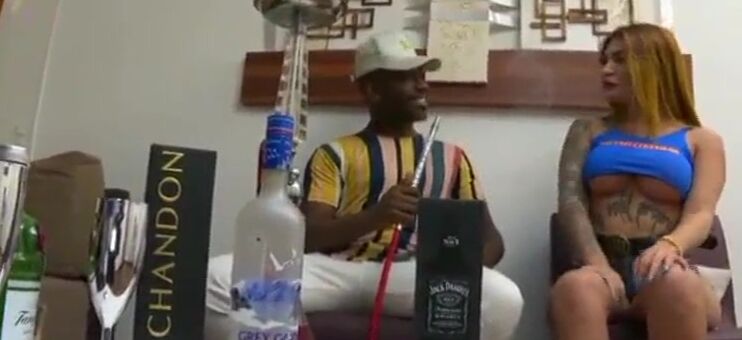 Loirinha gostosa do rabão fudendo com o negão dotado