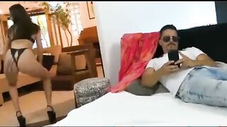 Novinha funkeira do rabão fudendo com os dotados