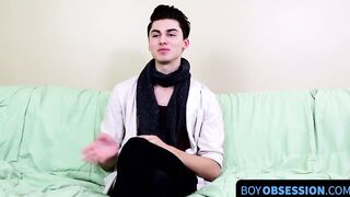 Twink uses a big dildo and masturbates after the interview