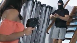 Morena gostosa do rabão fudendo com