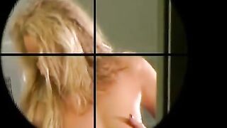 Dansk tøs fanget i at spille, mens han ser porno - Nikki Dane