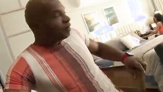Morena gostosa do rabão fudendo com o negão dotado
