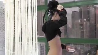 Japonesa fudendo com dois