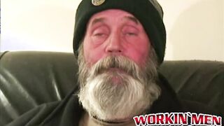 Hobo amateur grandpa jerking himself off with his huge beard
