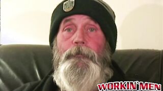 Hobo amateur grandpa jerking himself off with his huge beard