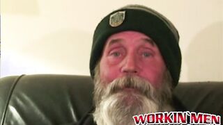 Hobo amateur grandpa jerking himself off with his huge beard