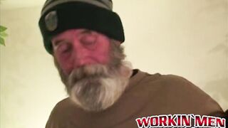 Hobo amateur grandpa jerking himself off with his huge beard