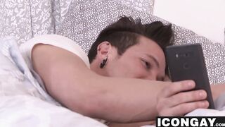 Jaxton Wheeler teaching sex lessons to sexy Gabriel Alanzo