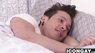 Jaxton Wheeler teaching sex lessons to sexy Gabriel Alanzo