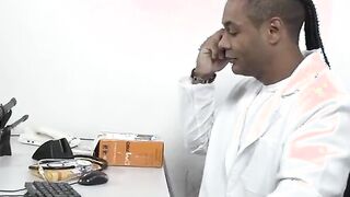 Loirinha gostosa do rabão fudendo com o negão dotado