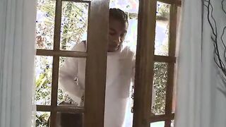 Loirinha gostosa do rabão fudendo com o negão dotado