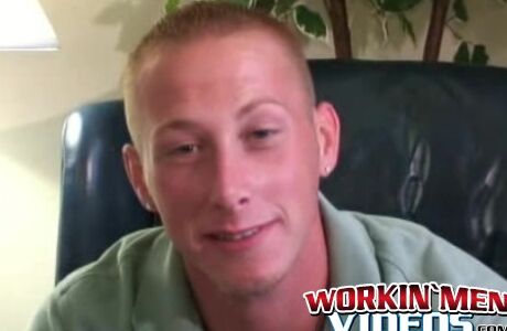 Stud shows off his tattooed chiseled body and jerks off hard