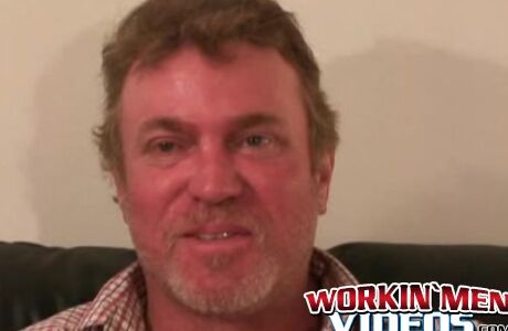Hairy old amateur jerks off and shoots a load on his belly