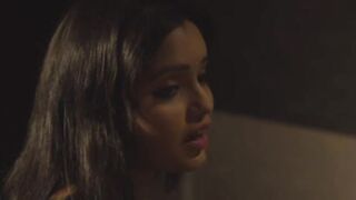 NOKAR NE PELA  MAALKIN KO SB RAAT TEL LGA KE