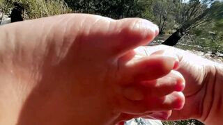 Beim Picknick die haarige Mose gestopft