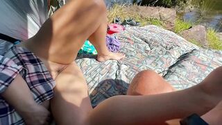 Beim Picknick die haarige Mose gestopft