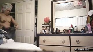 Bending stepmom, bare ass (hidden cam)