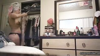 Bending stepmom, bare ass (hidden cam)