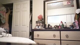 Bending stepmom, bare ass (hidden cam)