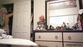 Bending stepmom, bare ass (hidden cam)
