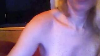 Nice MILF masturbating on Webcam