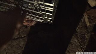 HORROR PORN – The Girl in The Cage