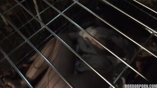 HORROR PORN – The Girl in The Cage
