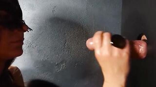 fremden schwanz durch die wand geblasen