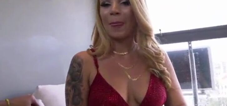 Loirinha gostosa do rabão fudendo com o dotado