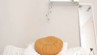 Hot Babe Masturbating Pussy so Hard