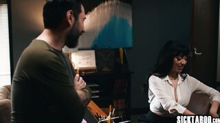 MILF drops on knees and gave a blowjob