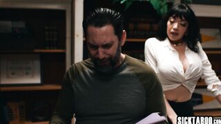 MILF drops on knees and gave a blowjob