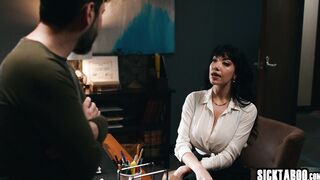 MILF drops on knees and gave a blowjob