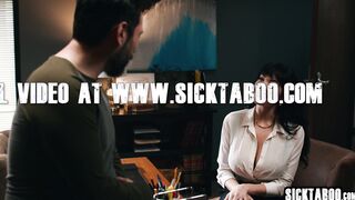 MILF drops on knees and gave a blowjob