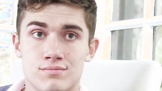 Junge muss Muschi lecken um den Job zu bekommen