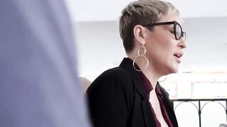 Junge muss Muschi lecken um den Job zu bekommen